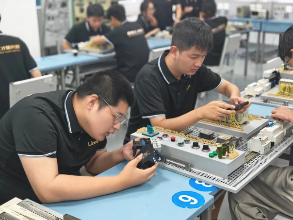 就业之星 | 冯同学：踏实奋进，闪耀职场