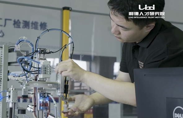 新时期为党育人、为国育才，落实“利德”树人