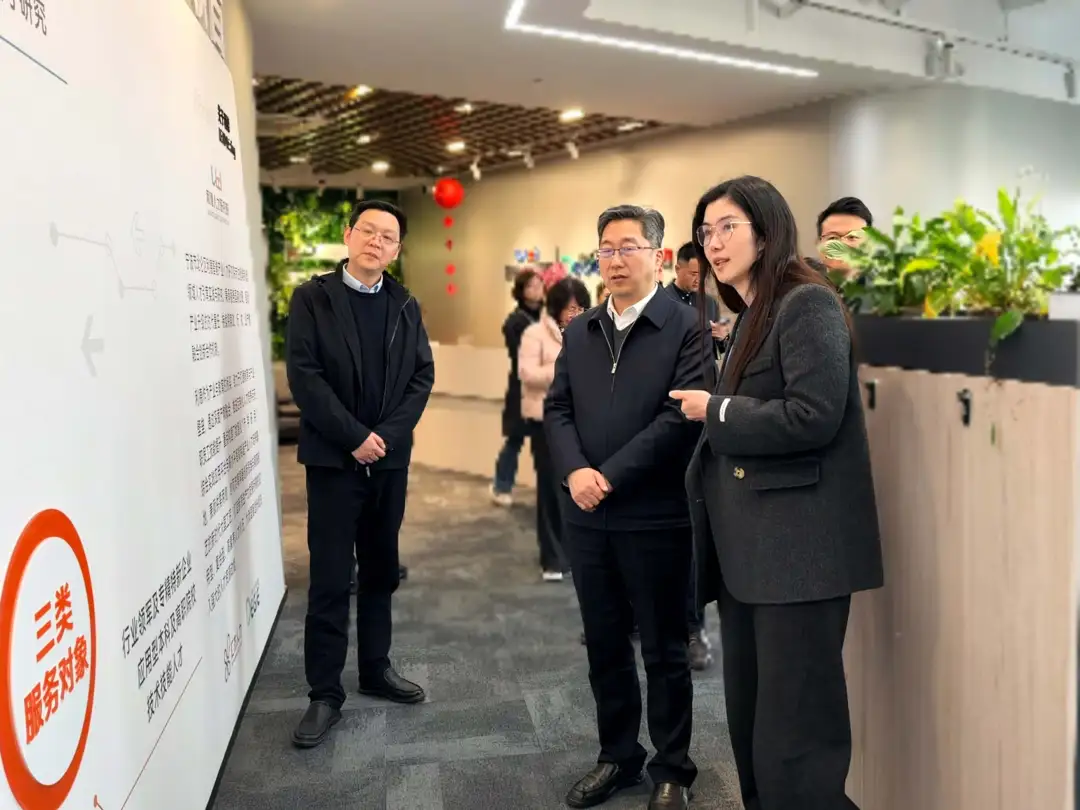 南京市人社局党组书记、局长孙爱军率调研组一行莅临利德智能产业人才研究院总部考察交流